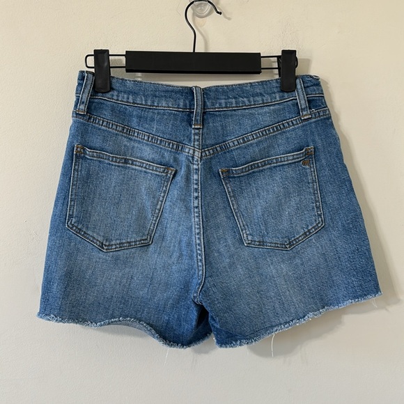 Madewell High-Rise Medium Wash Distressed Raw Hem Denim Shorts Size 25 - Picture 4 of 6
